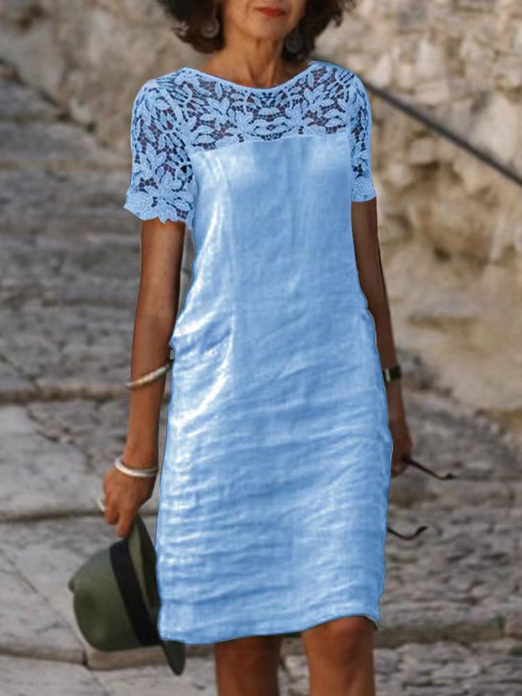 Kleid mit Rundhalsausschnitt und Spitzenmuster