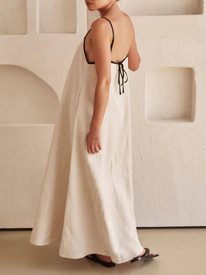 Sommerliches Trägerkleid Mit Stilvollem Kontrast – Klassisch Und Luftig Zugleich