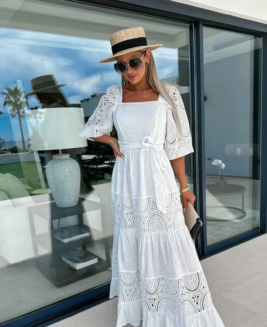 Amora - Bodenlanges Kleid mit Gürtel in der Taille